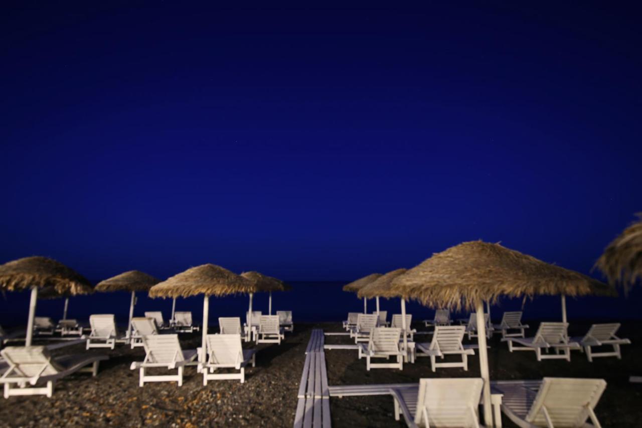 Hotel Seaside Breeze à Kamári Extérieur photo