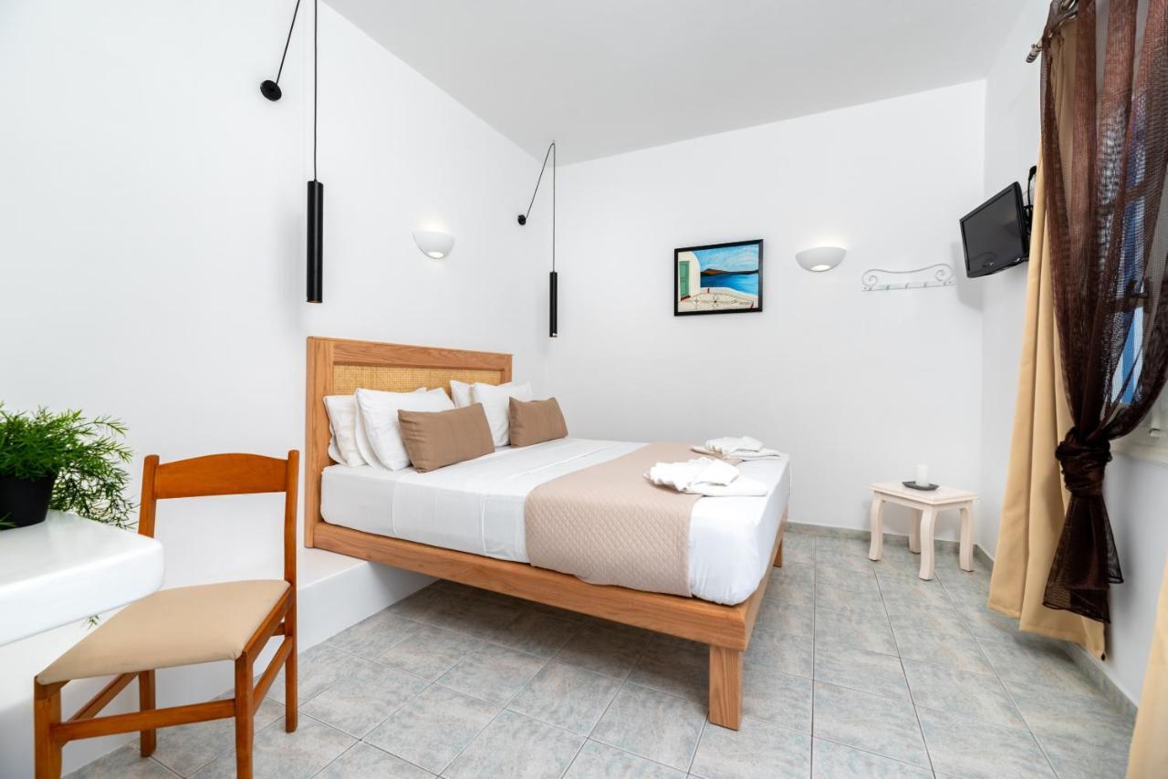 Hotel Seaside Breeze à Kamári Extérieur photo
